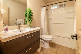 Giraffe House - Chula Vista - 4