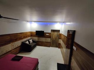 Central Home - - 4