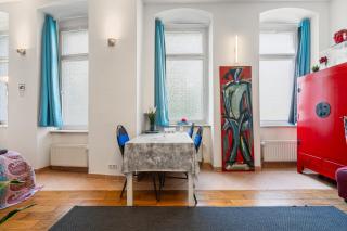 Apt dancing queens am Rosenthaler Platz - 4