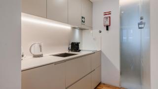 Wood and Marble 1BDR Apartment by LovelyStay - Lisbona - 6