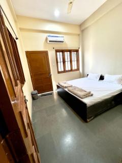 RS Homestay - Ujjain - 3