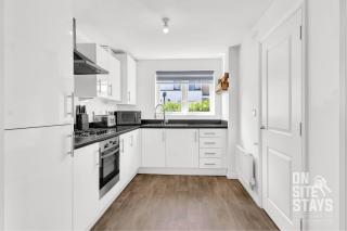 OnSiteStays - 4 Large Bedrooms 3 Bathrooms 1 WC Parking Garden & Wifi - Basildon - 7