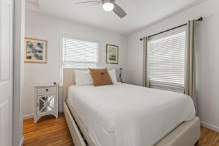 La Jolla Beach Retreat Casita Dog-friendly home, enclosed yard, firepit, fast WiFi, close to beach - 5