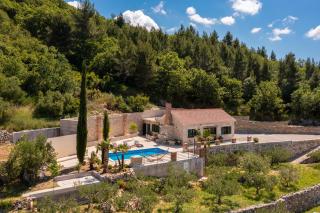 Holiday home - between Green & Blue - Kastel Kambelovac - 0