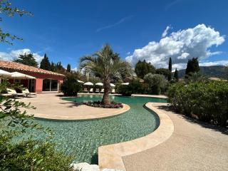 Domaine De Respelido - Carros - 3