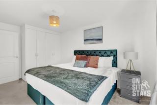 OnSiteStays - 4 Large Bedrooms 3 Bathrooms 1 WC Parking Garden & Wifi - Basildon - 1