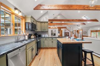 Walk to Beach Spacious Home and Private Backyard - Eastham - 1
