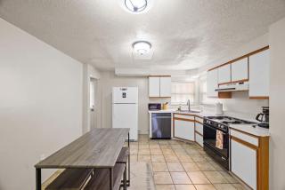 Bright & Cozy 2 Bed Home Private Parking - Pittsburgh - 9