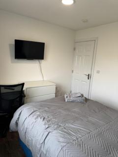 6 Coleridge Crescent - Leverstock Green - 8