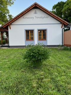 Kenessey Vendégház - 0