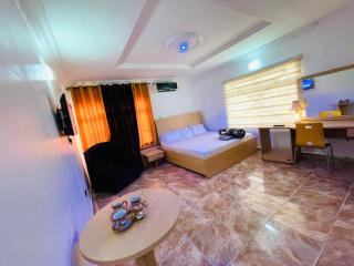 Barklayz Hotel and suites - Mama - 2