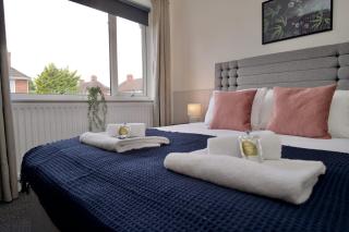 Beech Palace - Stylish 3Bed Home with Private Garden, Free Parking & Netflix - Coventry - 8
