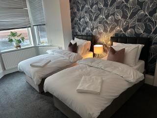 BIG 7-bed Contractor House in Derby by PureStay - 7 nights min! - 2