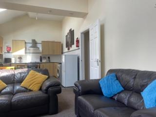 St Annes Apartment 4 - Sleeps 6 - Free Parking - 4