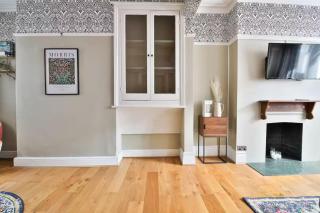 Chic 3 Bedroom House - Sleeps 8 - Close to Centre - Cardiff - 4