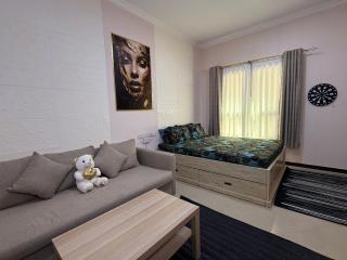 Large Apartment for 4 - Sharjah - 8