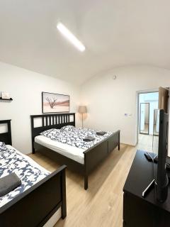 Brand new Basement Apartments Near Center - Praga - 0