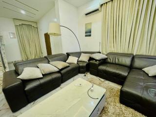Luxury 2 Bedroom Apartment with - 24hrs POWER, Security, Wi-Fi - Lekki - 9