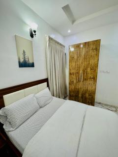 Luxury 2 Bedroom Apartment with - 24hrs POWER, Security, Wi-Fi - Lekki - 8