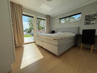 Sea view and beachfront house - Ljungskile - 3