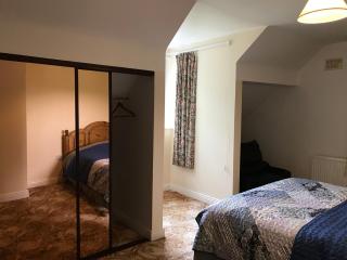 SLIEVNAMON HOUSE NICE SINGLE ROOM FOR GRILS ONLY g - - 3
