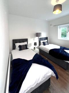4-Bed - Near City - Sleeps 6 - Leicester - 4