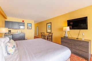 Oceanfront King Suite- Impeccable Views-Landmark 1230 - Myrtle Beach - 6