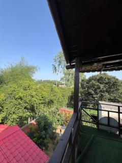 woodsy treehouse stay - Jāmb - 3