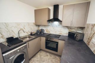 Hen & Chickens Luxury Apartments, Free Parking, By DerBnB - 7