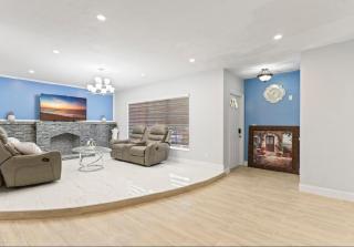 Spacious Home With Pool Table Near Stadium - 3