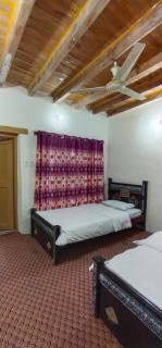 Hunza Backpacker Inn - Karimabad Hunza - 1