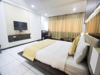 Townhouse Oak Hotel Surya Vadodara - Vadodara - 4