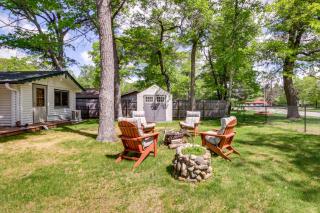 Near Golf and Pelican Lake Log Cabin with Deck! - Pequot Lakes - 0