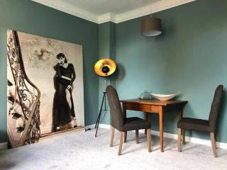 Altbaucharme in zentraler Lage - 8