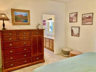 Local VIEW- Pet Friendly- BOAT Parking- Better than a suite- have a house! - 8