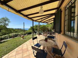 Villa Mareluna Stylish Waterfront Villa with Pool Near Sandy Beaches - 3