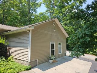 Oakwood Oasis-Studio w Laundry & Kitchen - Decatur - 4
