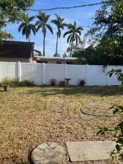 Pink house - Fort Myers - 8