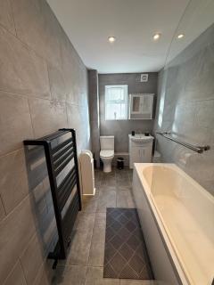 Ultra-Modern Totterdown Haven - 7