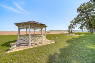 Waterfront Lake Eufaula Home Dock and Beach Access! - Texanna - 0