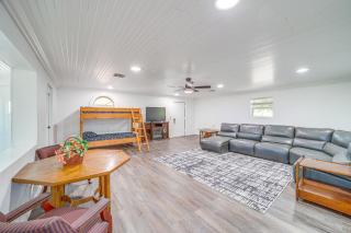Waterfront Lake Eufaula Home Dock and Beach Access! - Texanna - 8