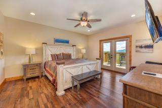 Villa Tavia by Stony Brook Cabins - 9