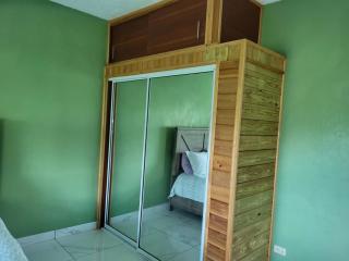 Sunny 2-Bedroom Retreat in Multi-Family Home - West End - 4