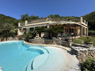 Villa Mareluna Stylish Waterfront Villa with Pool Near Sandy Beaches - San Terenzo - 9