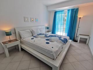 Studio with pool views - 0