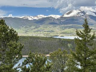 Ski & Summer Resort Breckenridge 1BR 2Beds with Parking & Amenities - 3