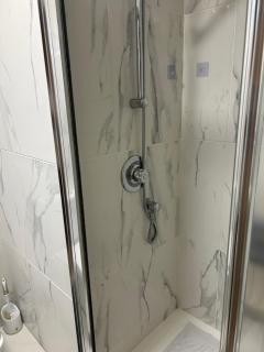 NITB certified Spacious Top Floor Apartment city bound - Belfast - 6