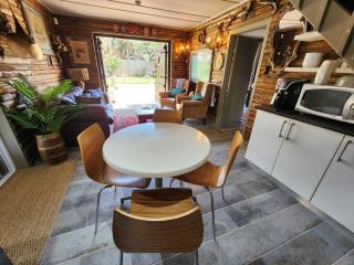 Port Royale Beach Cottage - Shelly Beach - 3