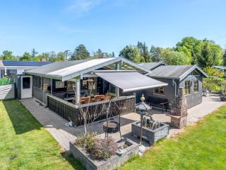 Holiday Home Eljena - 550m from the sea by Interhome - Marielyst - 0