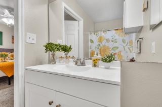Casa Marigold ATX - Cozy Stay - Near DT & Airport - Austin - 2